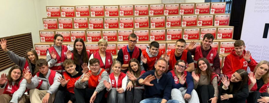 Wolontariusze ze Szkolnego Koła Caritas w Wilnie.